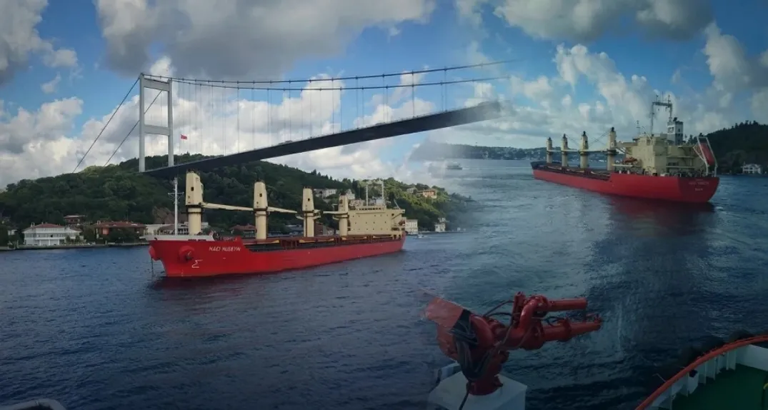 İstanbul Boğazı'nda gemi trafiği çift yönlü askıya alındı!