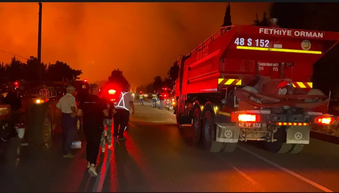 Birçok şehirde orman yangını: Hastane ve evler tahliye edildi, yollar kapatıldı | Bakan Yumaklı son durumu açıkladı