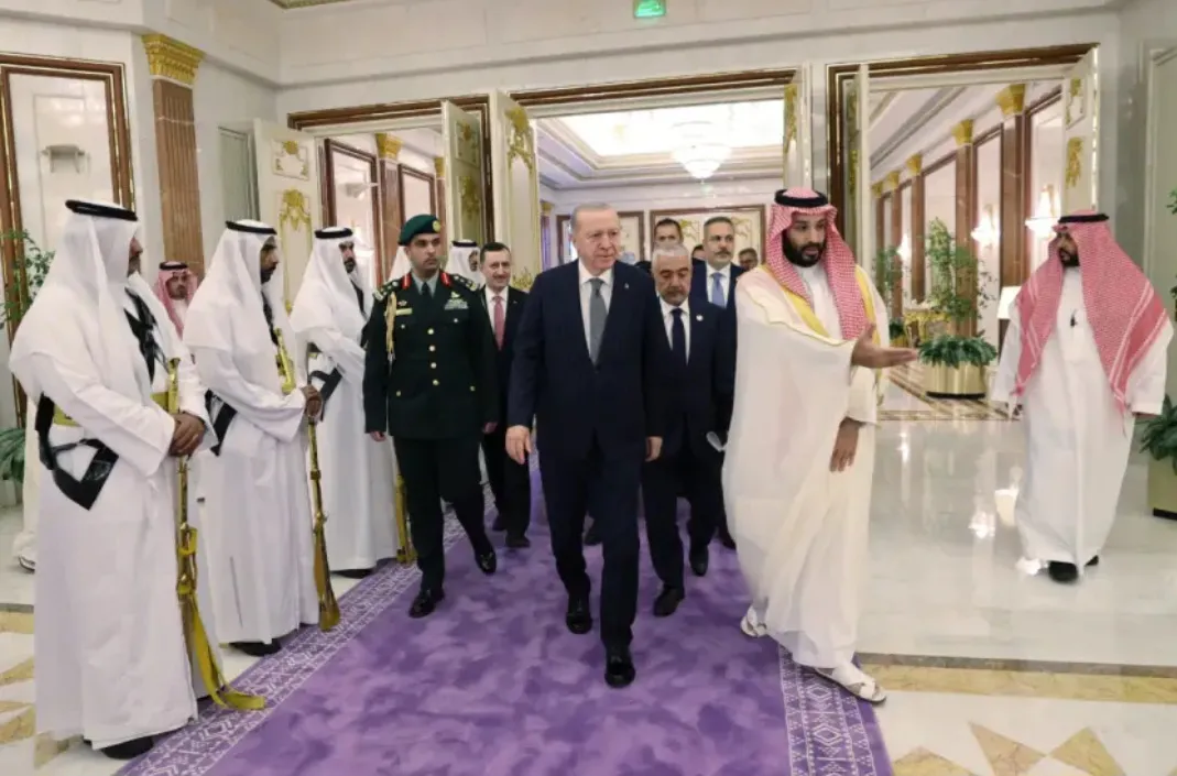 Türkiye, Suudi Arabistan ve Pakistan arasında üçlü 'savunma' anlaşması imzalandı