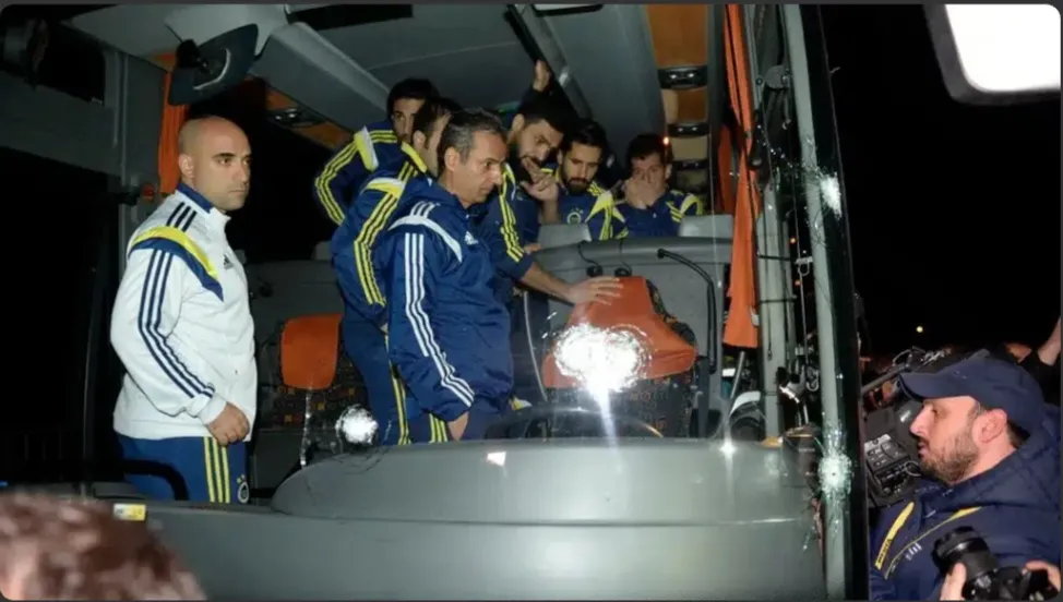Fenerbahçe otobüsüne saldırı dosyasında gözaltına alınan 4 şüpheliden 1'i tutuklandı