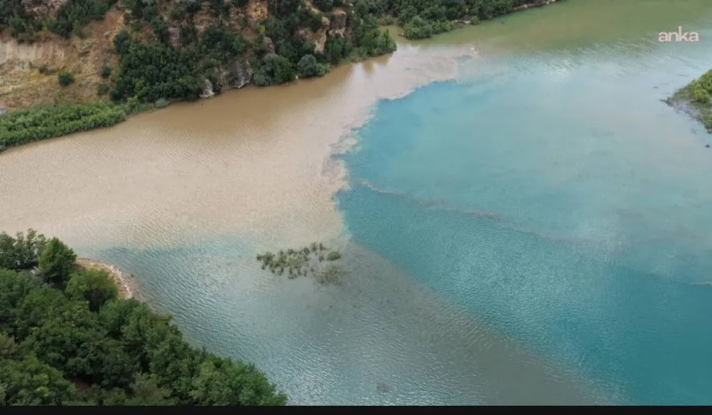 Yağmur sonrası Tunceli'de iki nehir, iki farklı renk