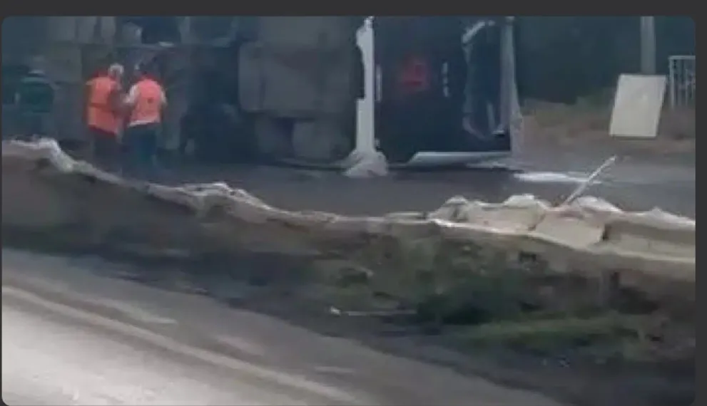 Büyükçekmece’de servis otobüsü devrildi: 18 yaralı