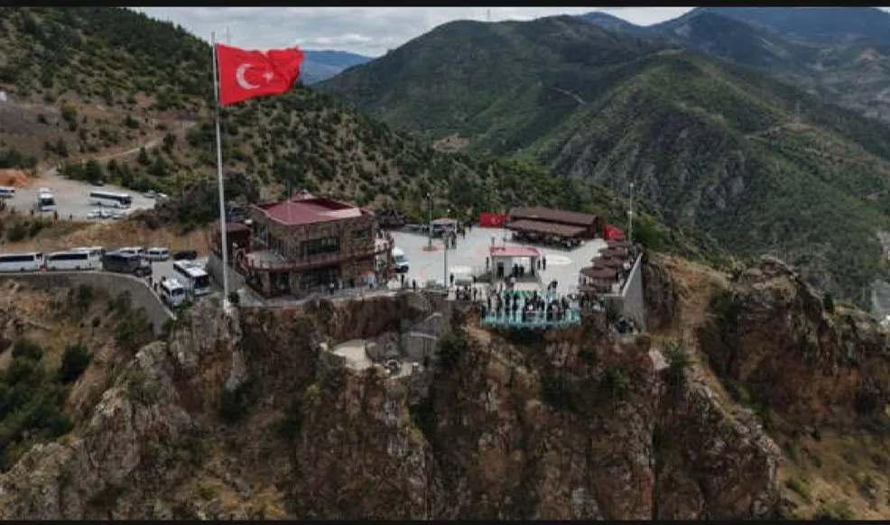 240 metre yükseklikte kayalık üstüne kurulu! 67.786 kişi görmek için Gümüşhane'ye akın etti