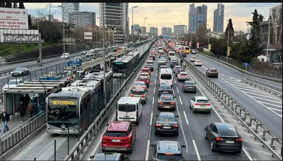 15 Temmuz Şehitler Köprüsü, Avrasya Tüneli (bugün) 16 Ağustos açık mı? İETT seferleri ve otobüs güzergahları değişti mi?