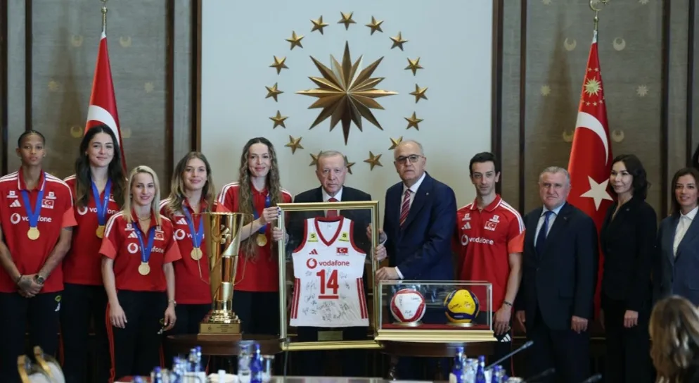 Erdoğan, Avrupa şampiyonu Filenin Sultanları'nı kabul etti