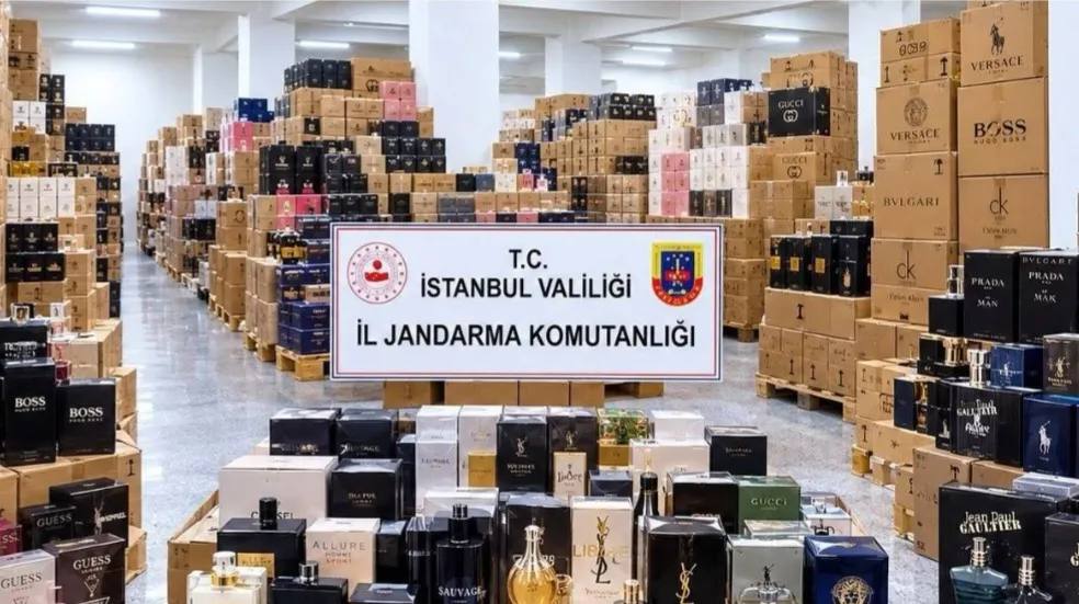 Bağcılar'da 200 milyon liralık sahte parfüm operasyonu: Sahte parfümlere gerçek markaların karekodlarını koydular