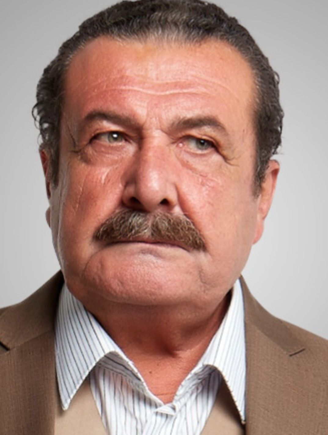 Bir göz odada yaşıyor: Usta oyuncu Tarık Papuççuoğlu evini bırakıp misafirhaneye yerleşti