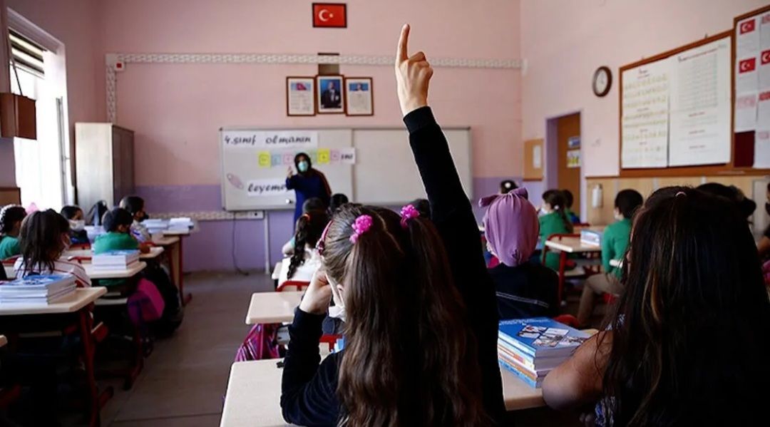 Milyonlarca öğrenci ve veliyi ilgilendiriyor: MEB kuralları baştan sona değiştirdi
