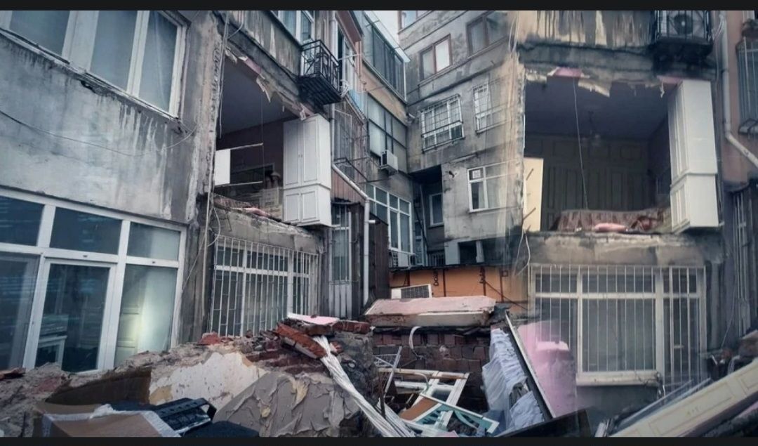 Şişli'de korku dolu anlar! 6 katlı binanın duvarı çöktü: Mahalleli deprem sanıp can havliyle kaçtı