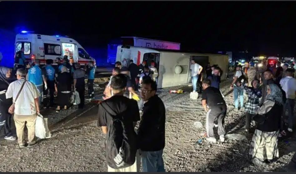 Kırıkkale'de yolcu otobüsü şarampole devrildi: 40 yaralı